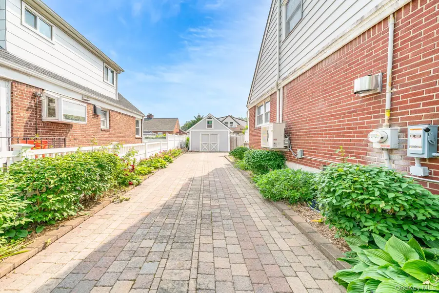 136 Wardwell Road, Mineola, NY 11501 - Image #3