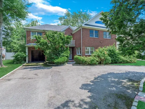 74 Margaret Avenue, Lawrence, NY 11559