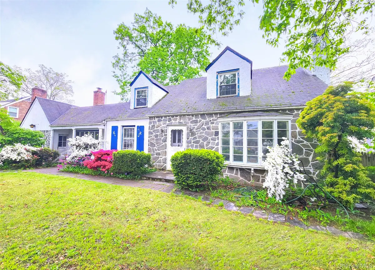 163 Scarcliffe Drive, Malverne, NY 11565 - Image #1