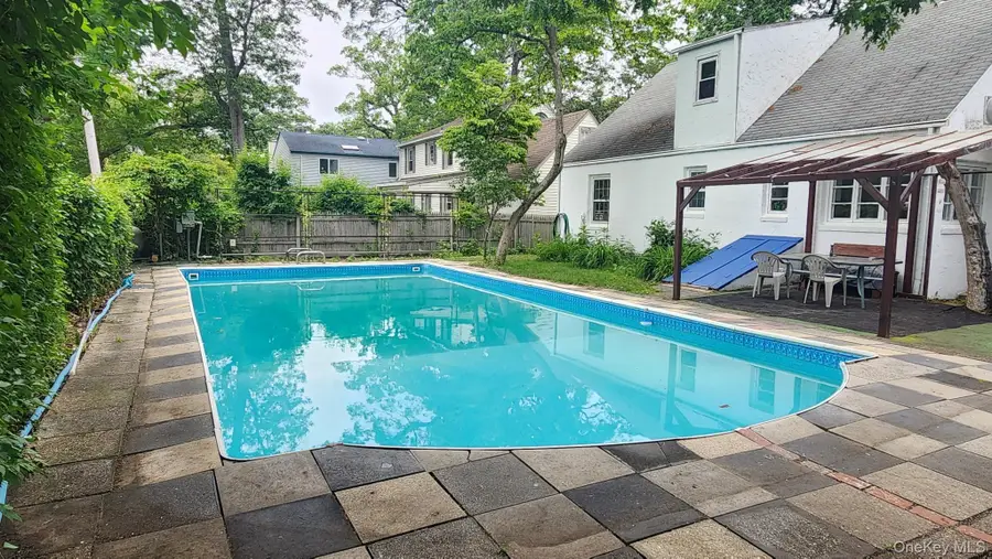 163 Scarcliffe Drive, Malverne, NY 11565 - Image #2