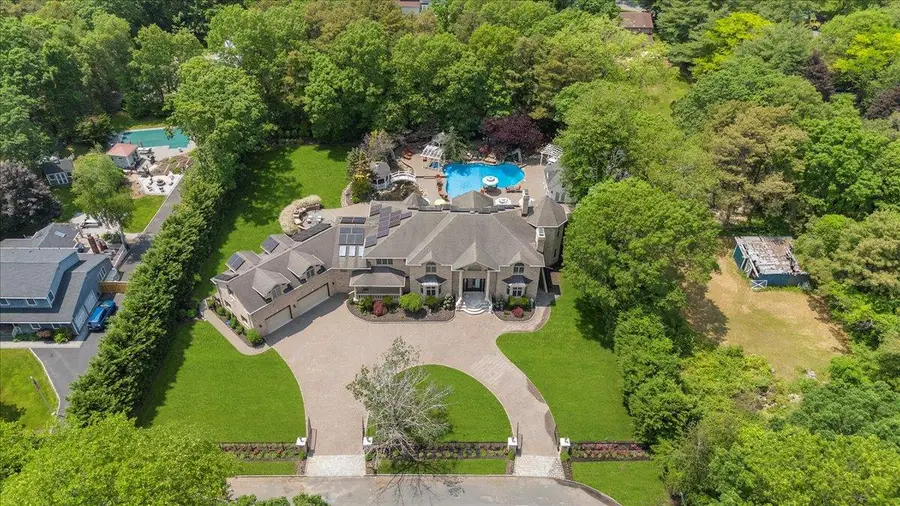 135 Millet Street N, Dix Hills, NY 11746 - Image #2