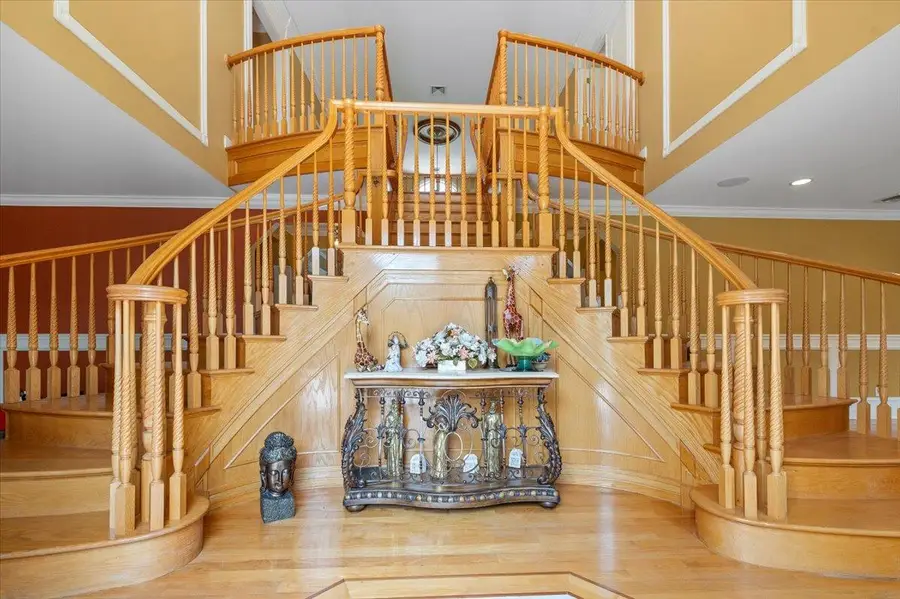 135 Millet Street N, Dix Hills, NY 11746 - Image #3