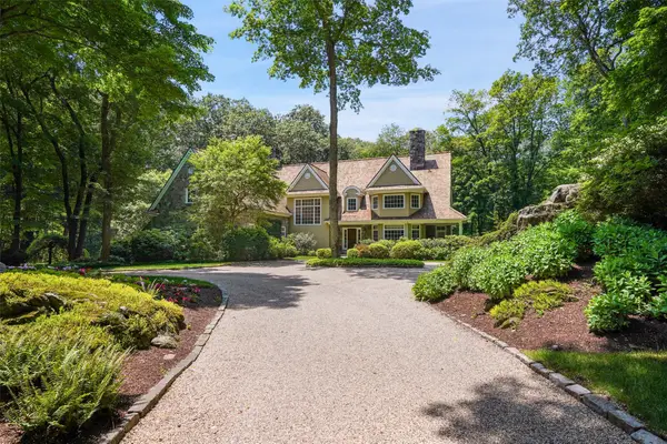 28 Stone Paddock Place, Bedford, NY 10506