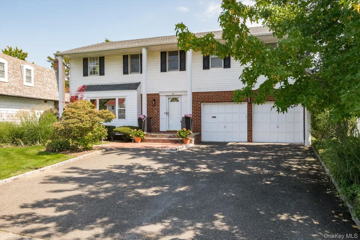 27 Bridle Path, Roslyn, NY 11576 - Image #1