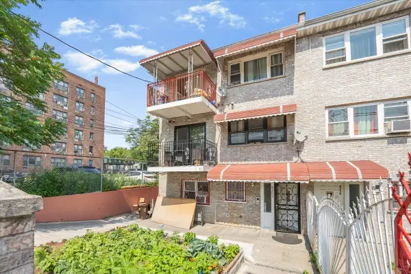 4352 Baychester Avenue, Bronx, NY 10466