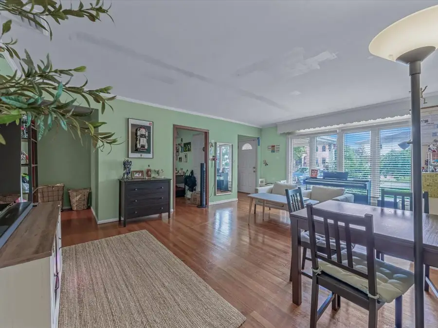 25 Lawrence Street, New Hyde Park, NY 11040 - Image #3