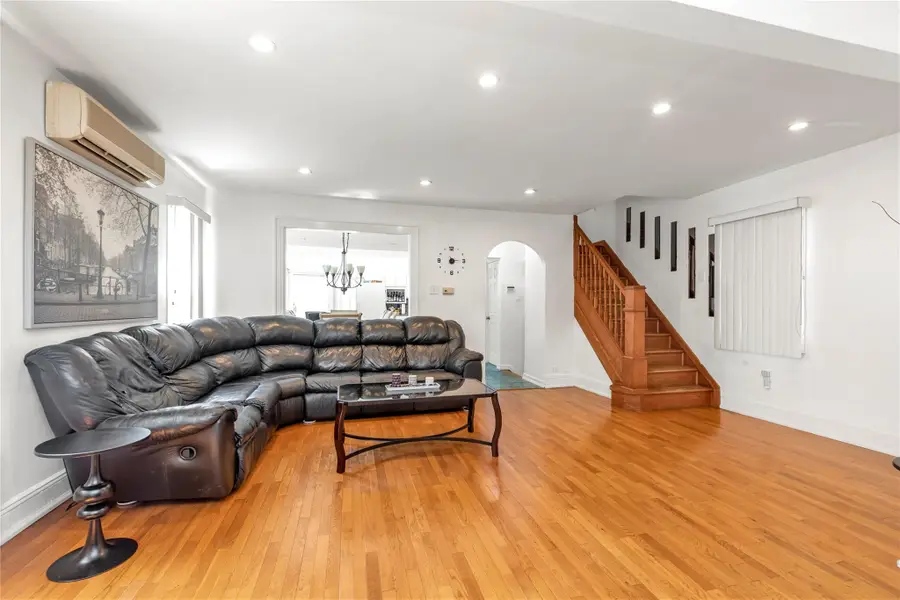 181 Oak Street, West Hempstead, NY 11552 - Image #2