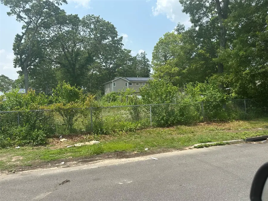 35 Bedford Street, Wyandanch, NY 11798 - Image #3