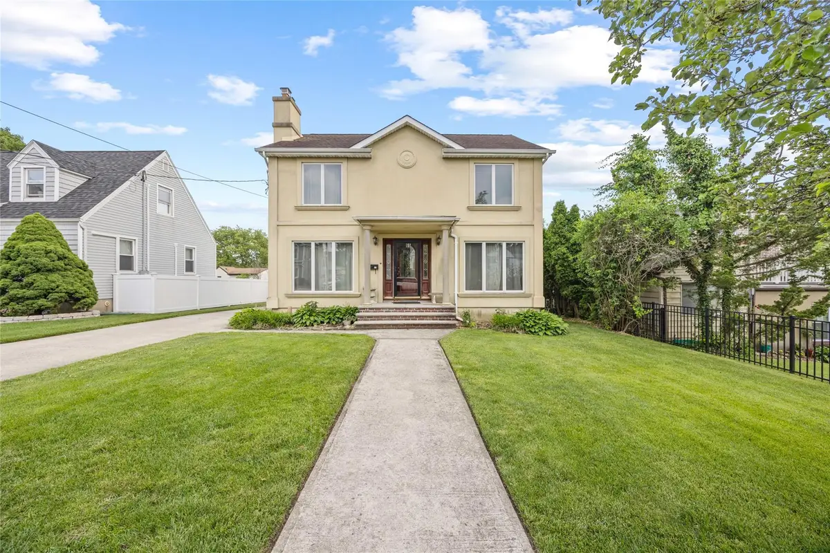 65 Netherwood Drive, Albertson, NY 11507 - Image #1