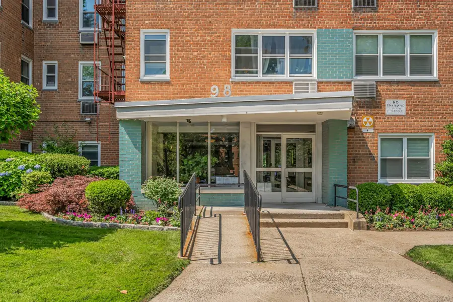 98 Dehaven Drive #1F, Yonkers, NY 10703 - Image #2