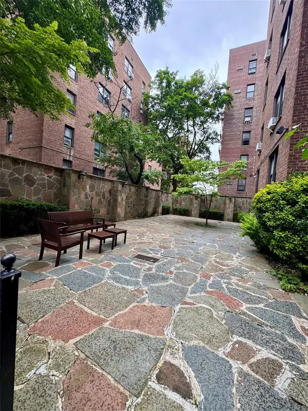 37-27 86 Street #3D, Flushing, NY 11372
