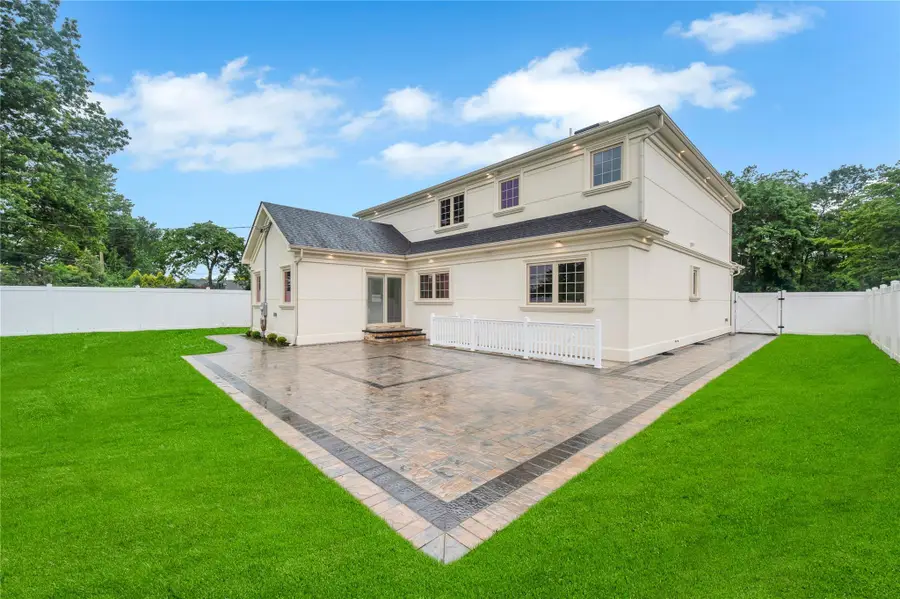 16 Violet Avenue, Hicksville, NY 11801 - Image #2