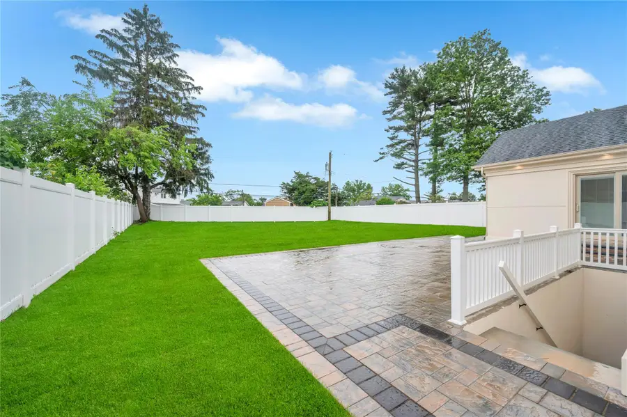 16 Violet Avenue, Hicksville, NY 11801 - Image #3