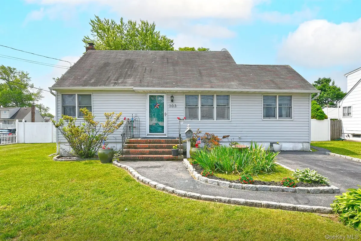 303 42 Street, Lindenhurst, NY 11757 - Image #1