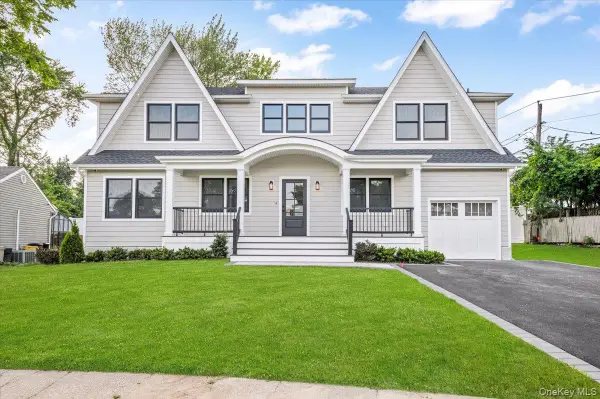 4 Haven Lane, Old Bethpage, NY 11804