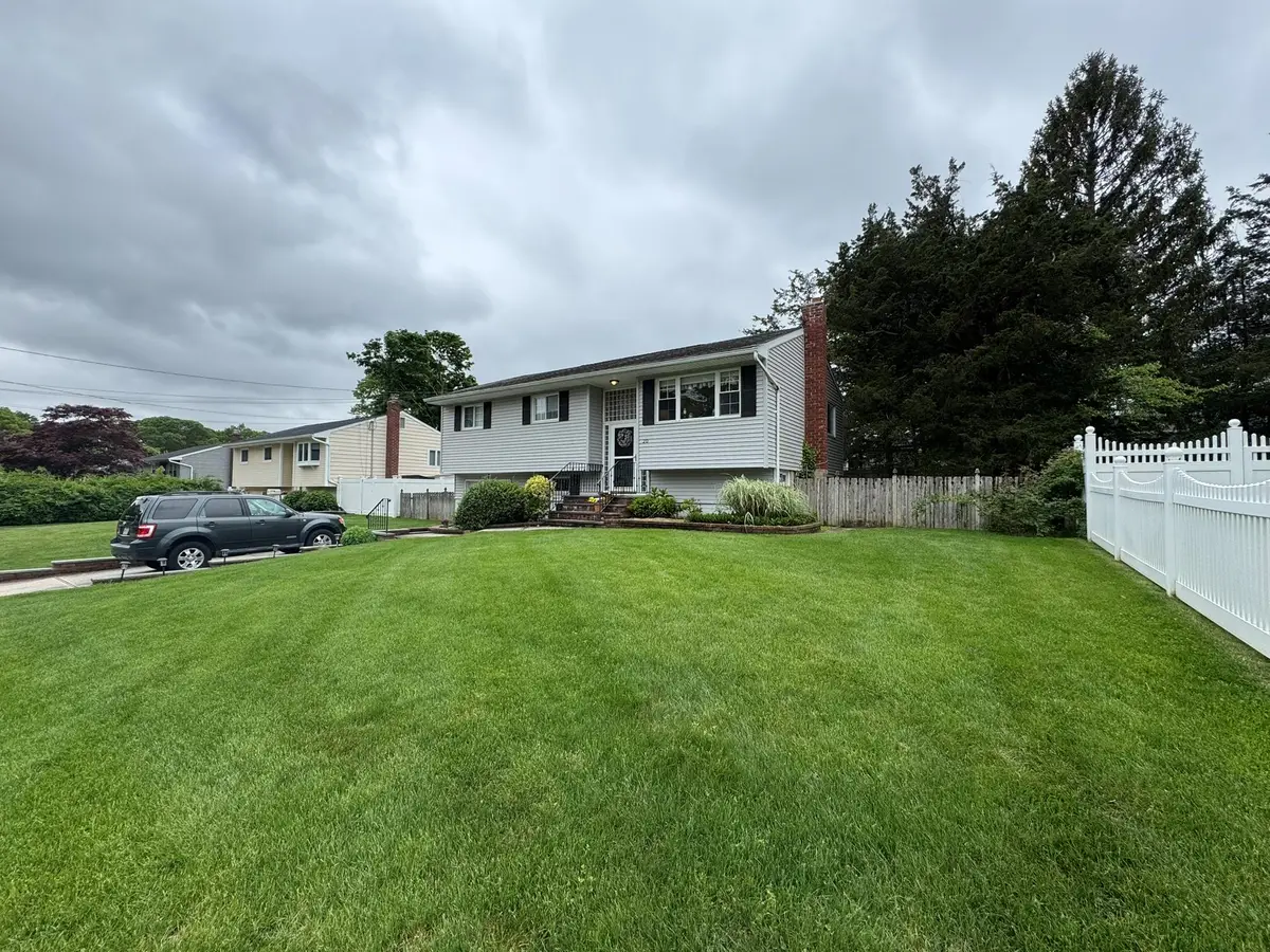 20 Bayberry Road, Ronkonkoma, NY 11779 - Image #1