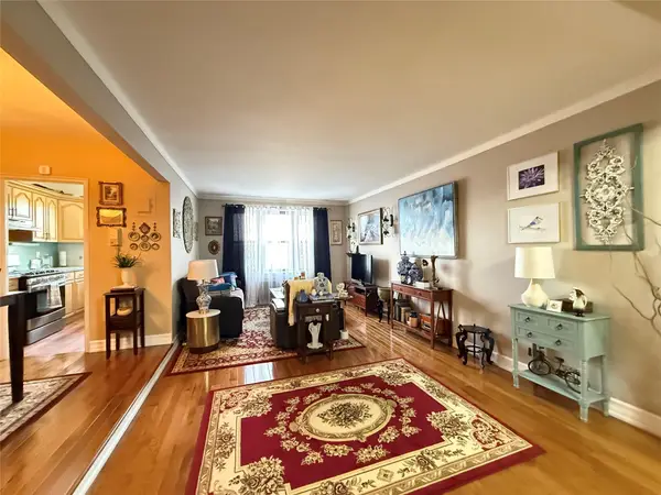 143-50 Hoover Avenue #302, Briarwood, NY 11435