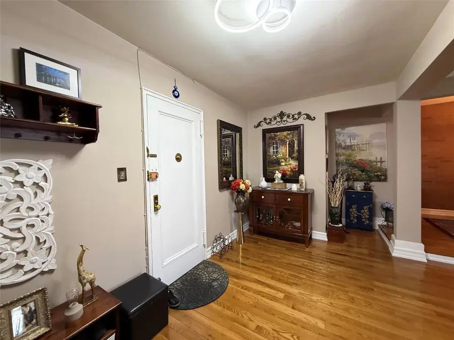 143-50 Hoover Avenue #302, Briarwood, NY 11435 - Image #3