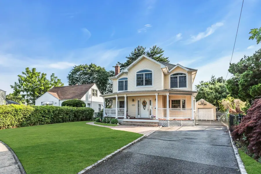 234 S Pershing Avenue, Bethpage, NY 11714 - Image #2