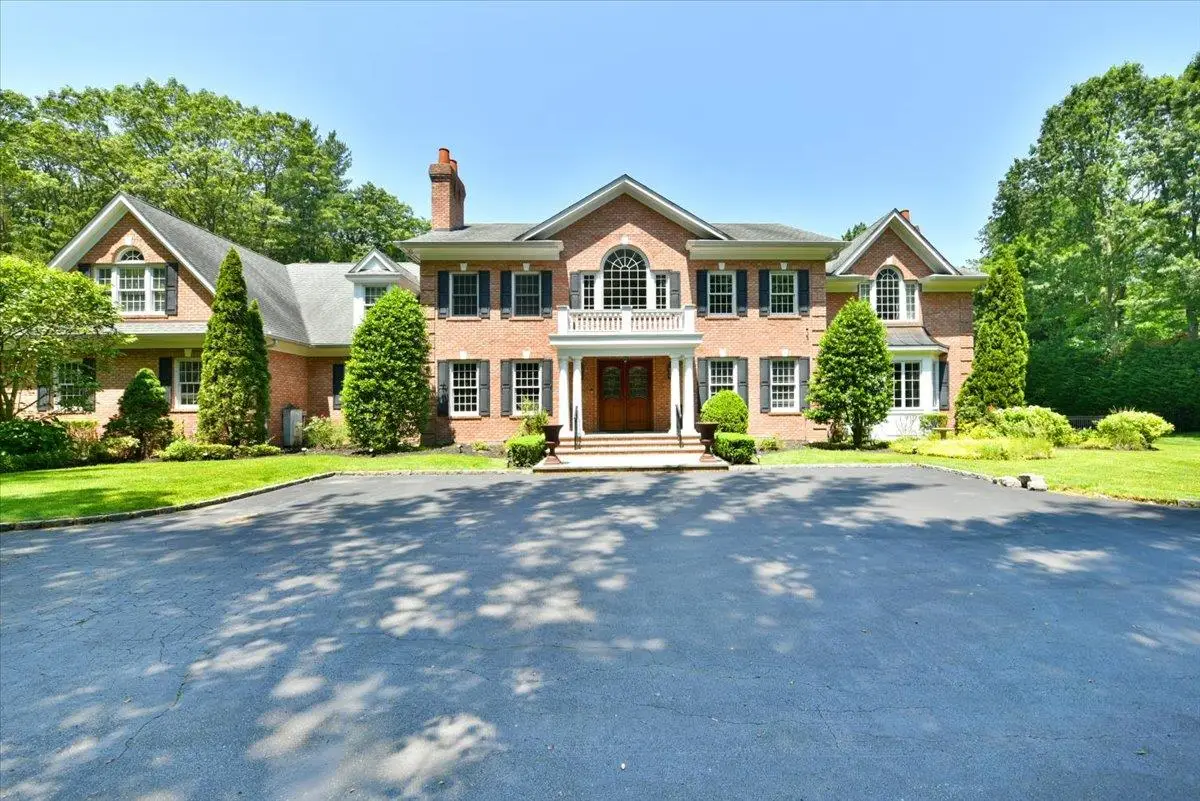 1616 Stewart Lane, Laurel Hollow, NY 11791 - Image #1