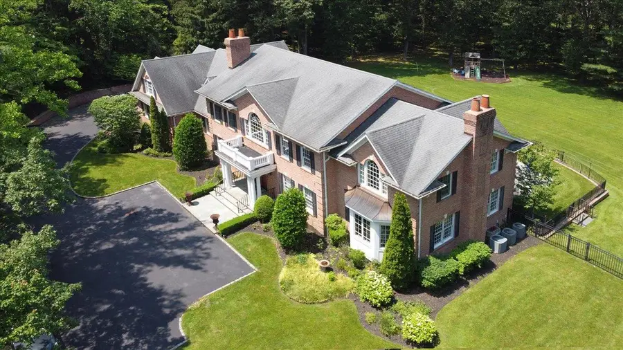 1616 Stewart Lane, Laurel Hollow, NY 11791 - Image #3