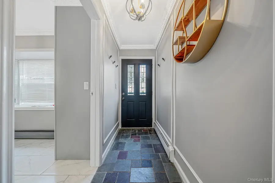 95 Lantern Road, Hicksville, NY 11801 - Image #3