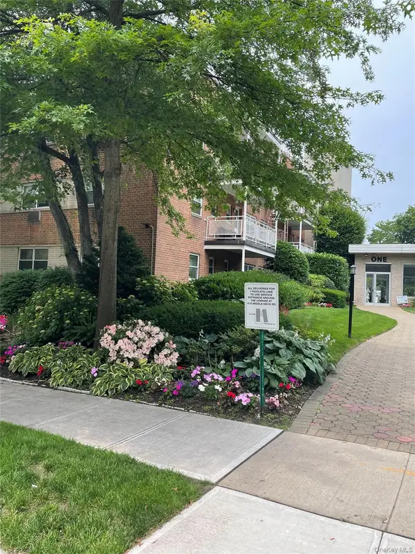 1 Wooleys Lane #2B, Great Neck, NY 11023