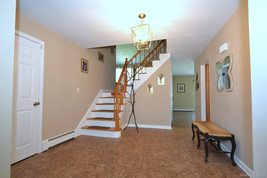 137 Iceland Drive, South Huntington, NY 11746 - Image #2
