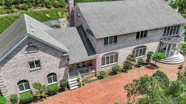 1537 Laurel Hollow Road, Laurel Hollow, NY 11791