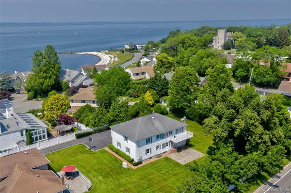 4 Donald Street, Bayville, NY 11709