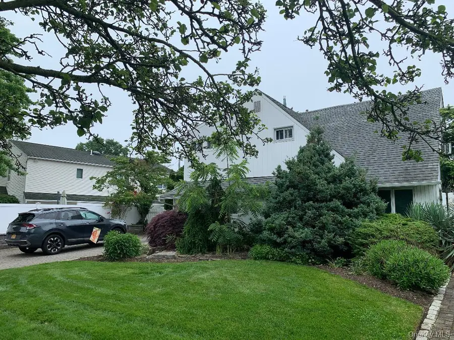 231 Willowood Drive, Wantagh, NY 11793 - Image #2