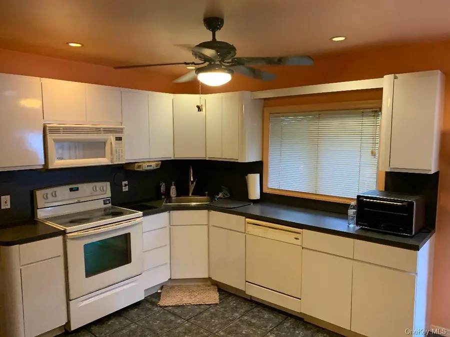 231 Willowood Drive, Wantagh, NY 11793 - Image #3