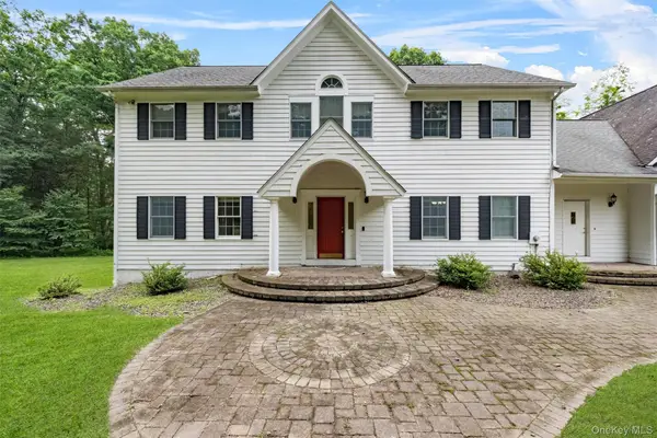 16 Apple Summit Lane, Lagrangeville, NY 12540