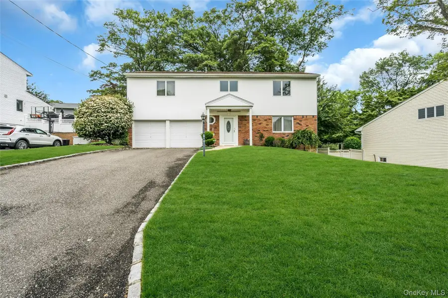 185 Harvard Drive, Plainview, NY 11803 - Image #3