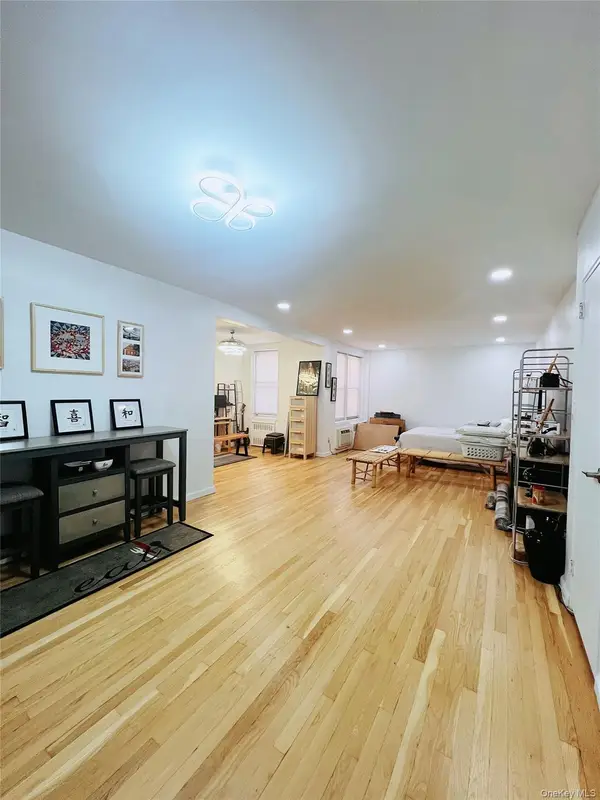 3510 150 Street #4A, Flushing, NY 11354