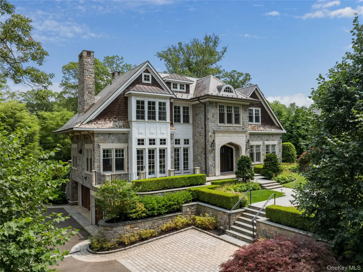 21 The Glenada, Roslyn Estates, NY 11576 - Image #1