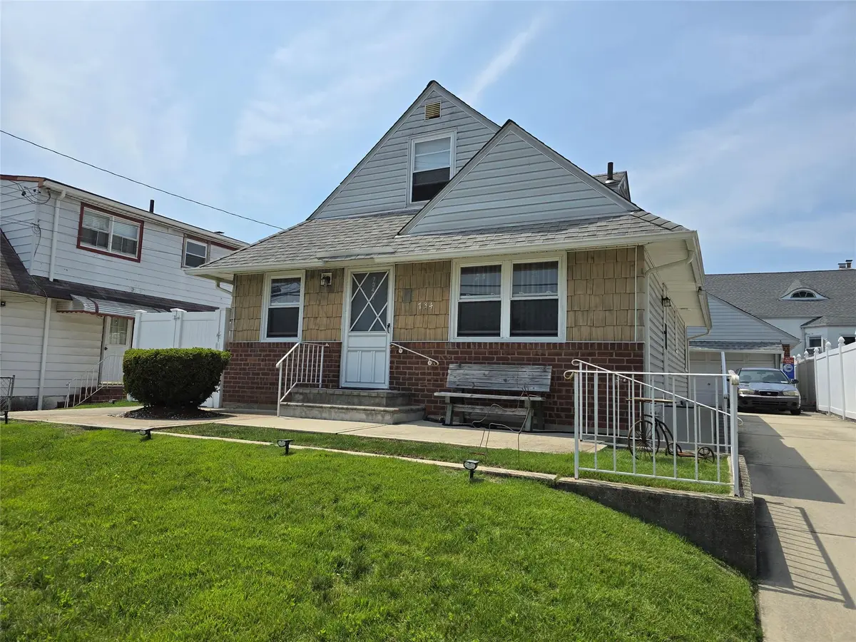 734 Dauntless Parkway, Elmont, NY 11003 - Image #1