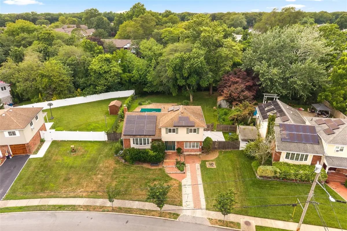 662 Interlaken Lane, North Babylon, NY 11703 - Image #1