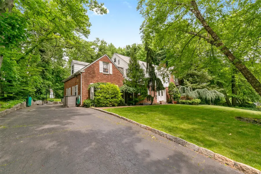 1 Ravine Road, Great Neck, NY 11023 - Image #3