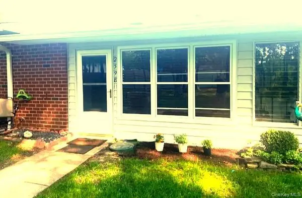 259 Newcastle Court #E, Ridge, NY 11961