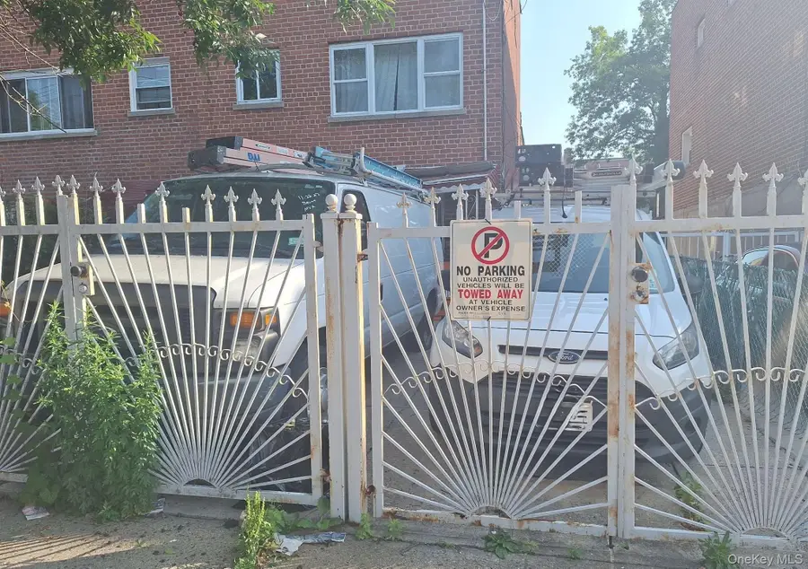 1037 E 219th Street, Bronx, NY 10469 - Image #2