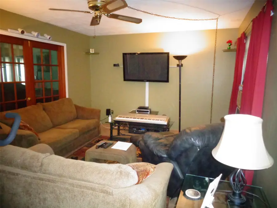 113 Camille Lane, East Patchogue, NY 11772 - Image #3