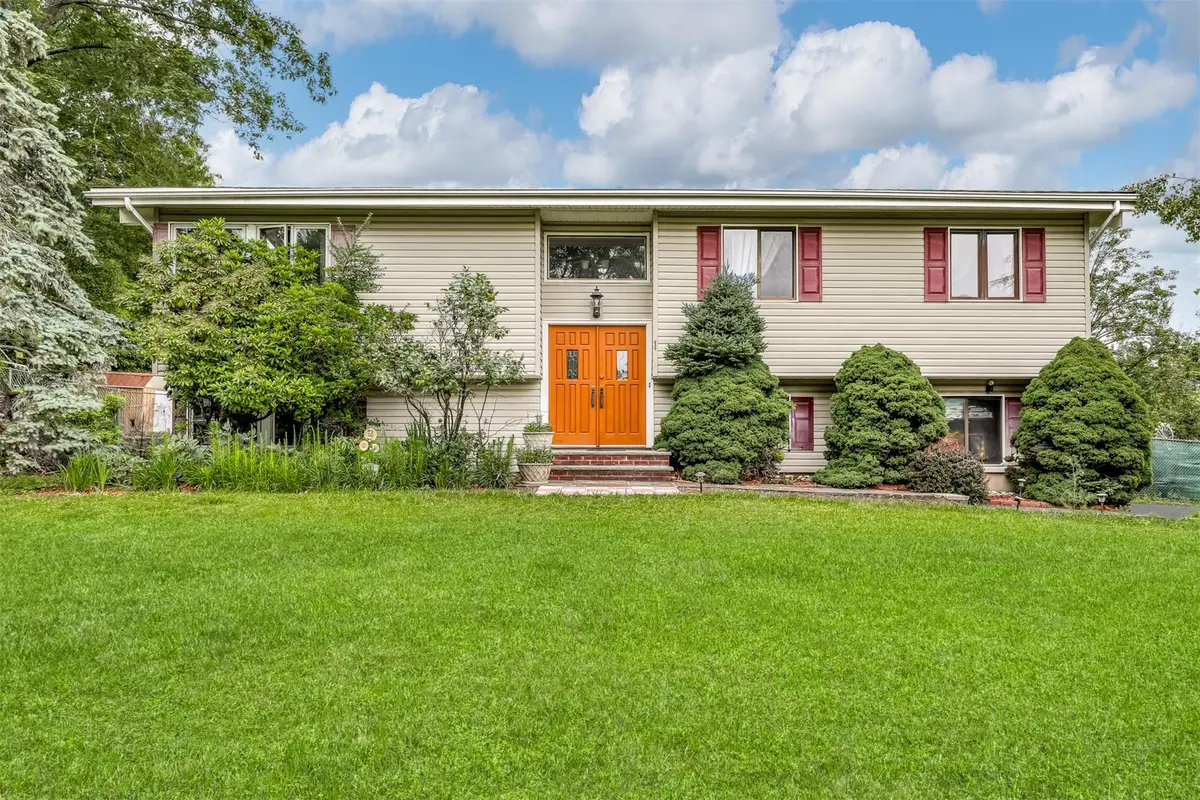 1 Florence Court, Valley Cottage, NY 10989 - Image #1