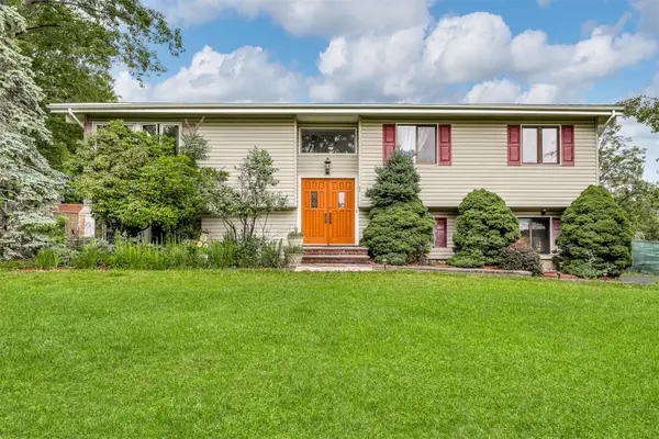 1 Florence Court, Valley Cottage, NY 10989