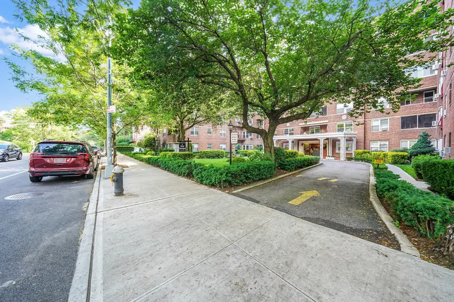 67-66 108th Street #D3, Forest Hills, NY 11375 - #3