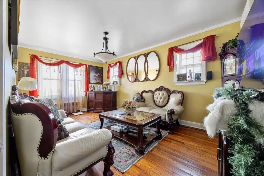 2801 Gunther Avenue, Bronx, NY 10469 - Image #3