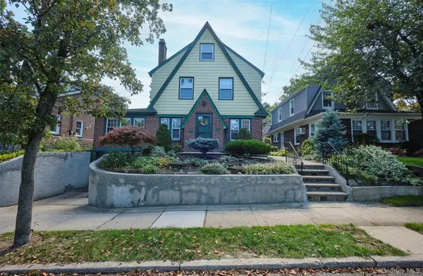 88 Mayfair Avenue, Floral Park, NY 11001