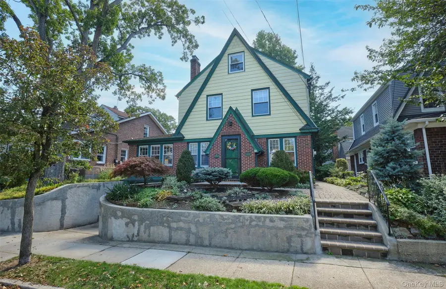 88 Mayfair Avenue, Floral Park, NY 11001 - Image #3