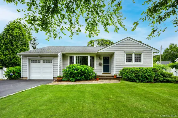 287 4th Avenue, Saint James, NY 11780