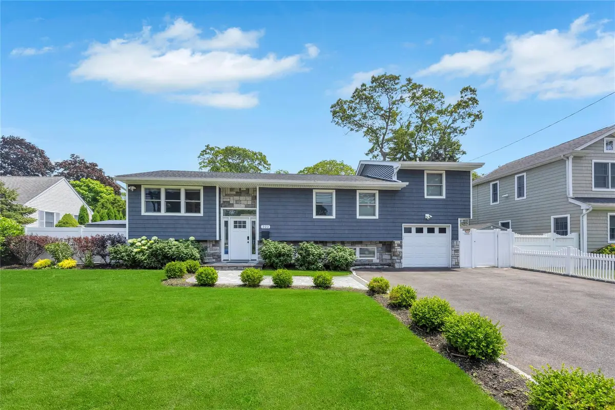 322 Oak Neck Road, West Islip, NY 11795 - Image #1